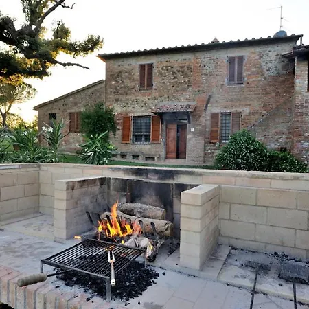 Sigliano Sleeps 4 Pool Wifi T763178