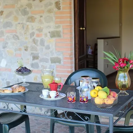 Sigliano Sleeps 4 Pool Wifi T763178 Apartamento *