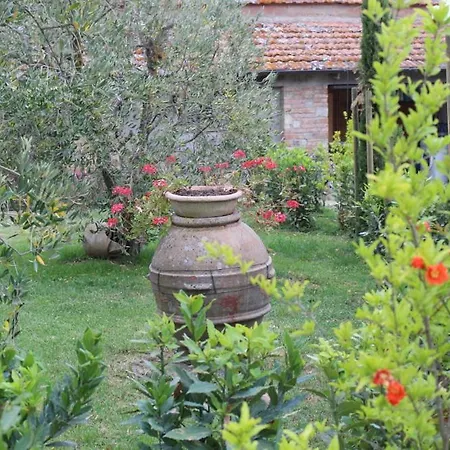 Appartement Sigliano Sleeps 4 Pool Wifi T763178 San Litardo