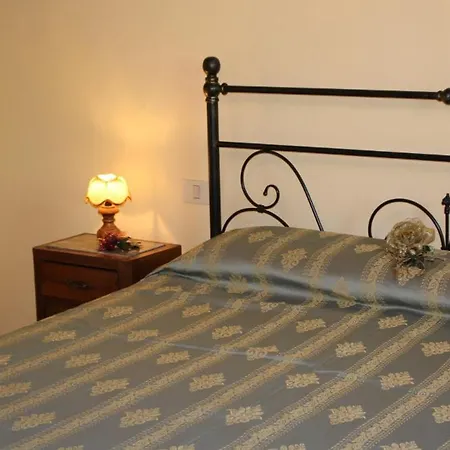Appartement Sigliano Sleeps 4 Pool Wifi T763178