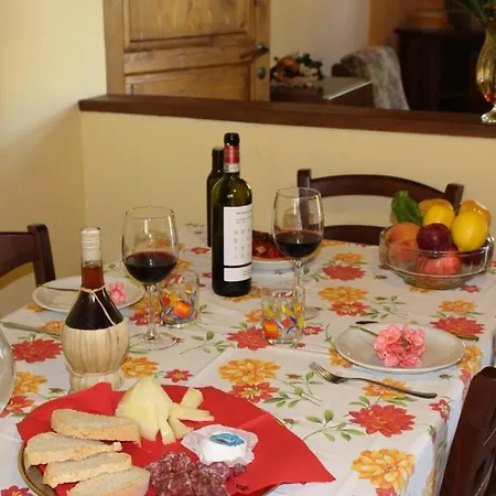 Sigliano Sleeps 4 Pool Wifi T763178 Apartamento